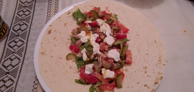 Tunin burrito tik pred zvijanjem